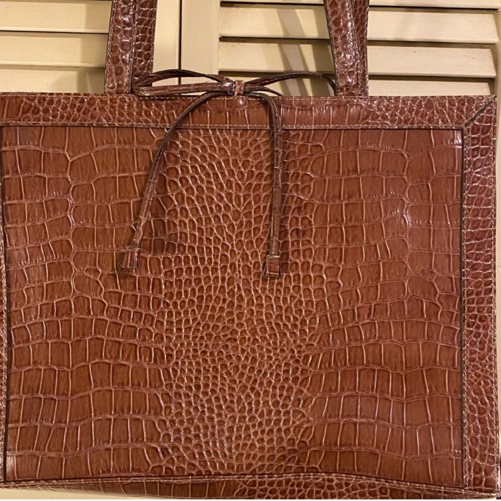 Liz Claiborne like new work tote structured bag